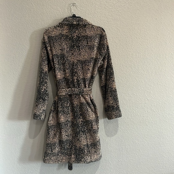 Calvin Klein Womens Size XS/S Animal Print Belted Robe Below Knee Length Soft - Picture 10 of 11